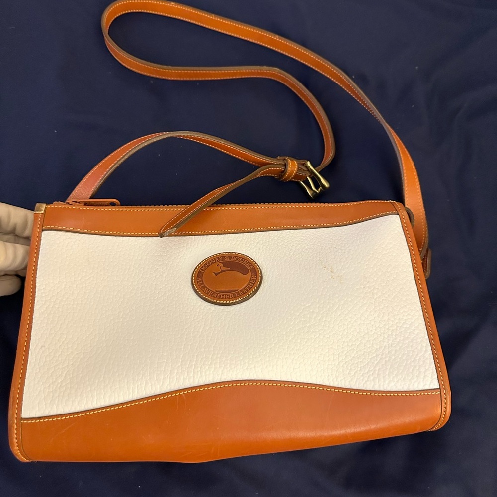 Dooney & Bourke EUC Vintage Tan and White Classic Shoulder Bag No Call-outs